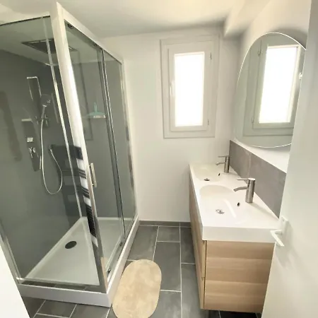 شقة T5 Renove A 4 Min De La